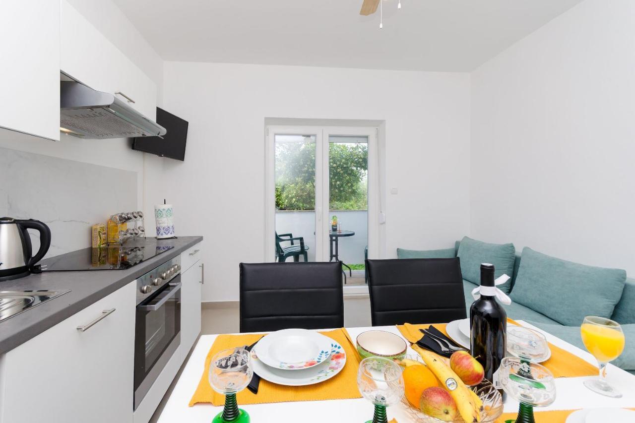 Apartments And Rooms Bianca Barbat na Rabu Exterior photo